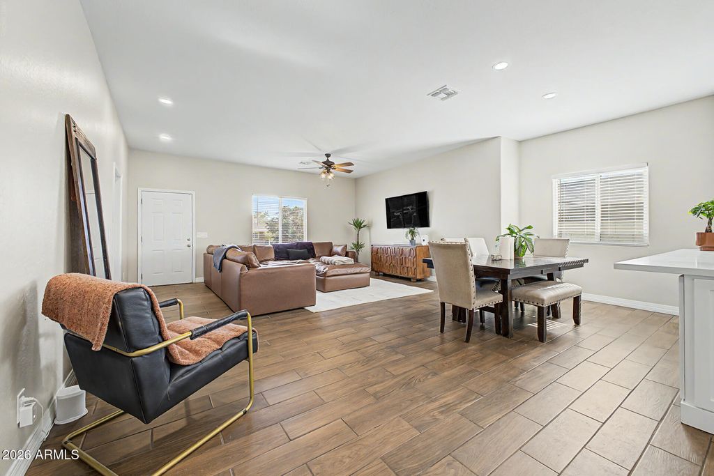 1526 E MARGUERITE Avenue, Phoenix, AZ 85040 — photo 2