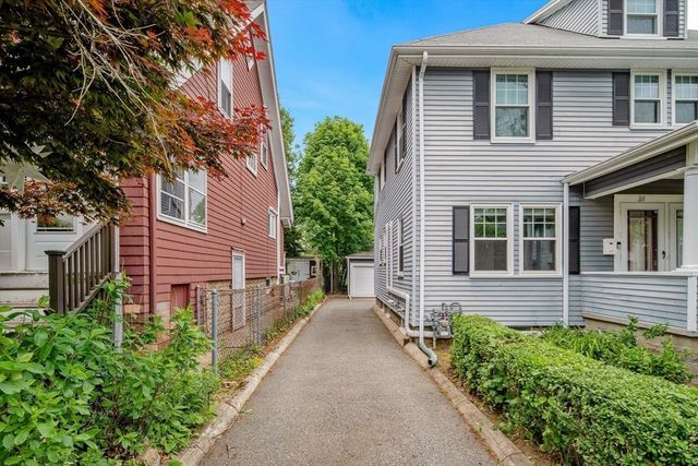 21 Fessenden Rd 21, Arlington, MA 02476