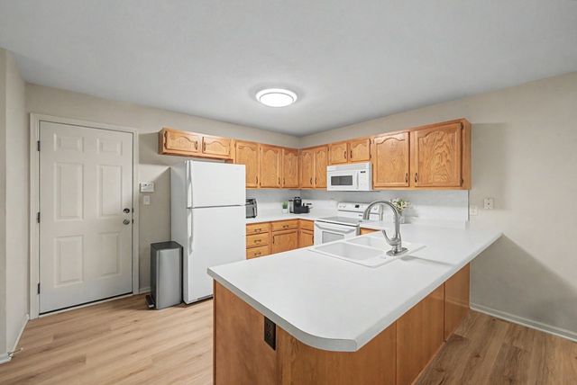 9405 Greenspire Drive 22, West Des Moines, IA 50266