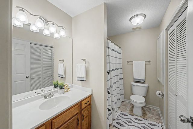 9405 Greenspire Drive 22, West Des Moines, IA 50266