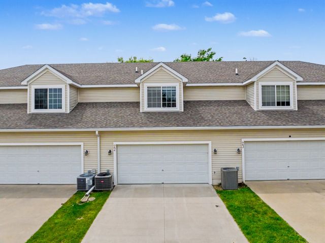 9405 Greenspire Drive 22, West Des Moines, IA 50266