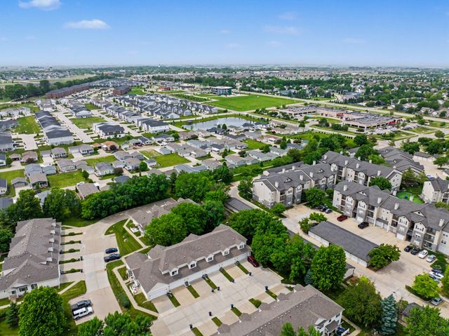 9405 Greenspire Drive 22, West Des Moines, IA 50266