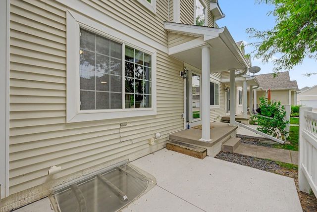 9405 Greenspire Drive 22, West Des Moines, IA 50266