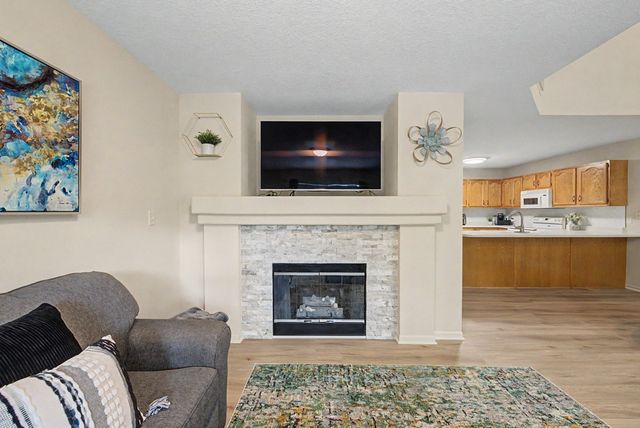 9405 Greenspire Drive 22, West Des Moines, IA 50266