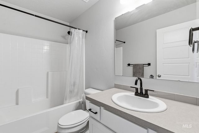 4174 N N Edessa Ave, Meridian, ID 83646