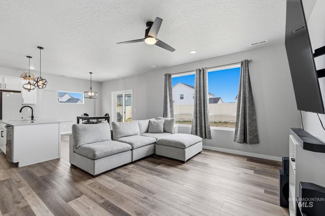 4174 N N Edessa Ave, Meridian, ID 83646