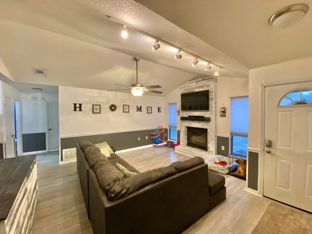 309 Springwood Circle, Crestview, FL 32536