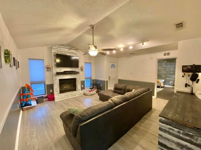 309 Springwood Circle, Crestview, FL 32536