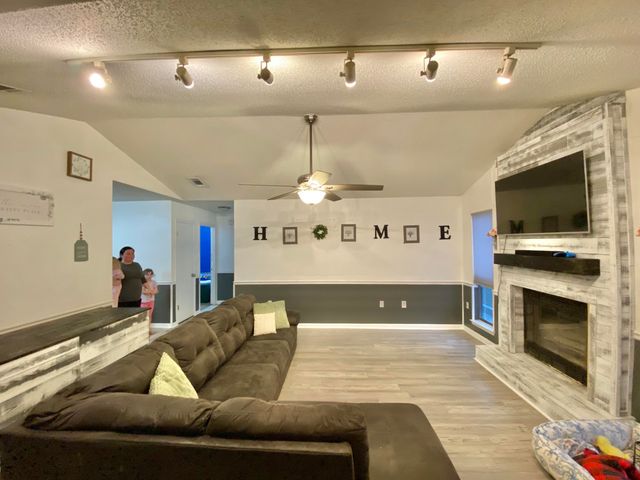 309 Springwood Circle, Crestview, FL 32536