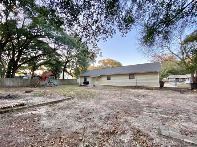309 Springwood Circle, Crestview, FL 32536