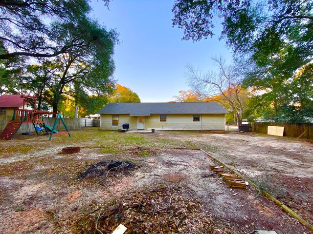 309 Springwood Circle, Crestview, FL 32536