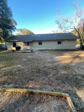 309 Springwood Circle, Crestview, FL 32536