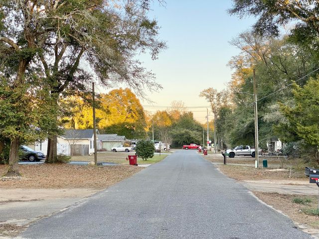 309 Springwood Circle, Crestview, FL 32536