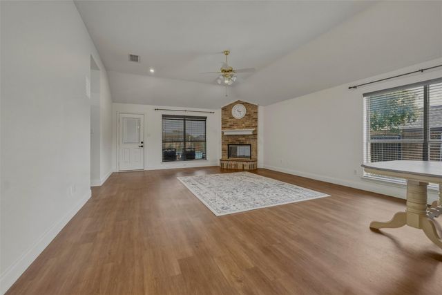 405 Deauville Drive, Fort Worth, TX 76108