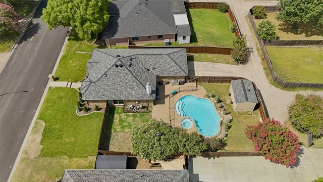 405 Deauville Drive, Fort Worth, TX 76108