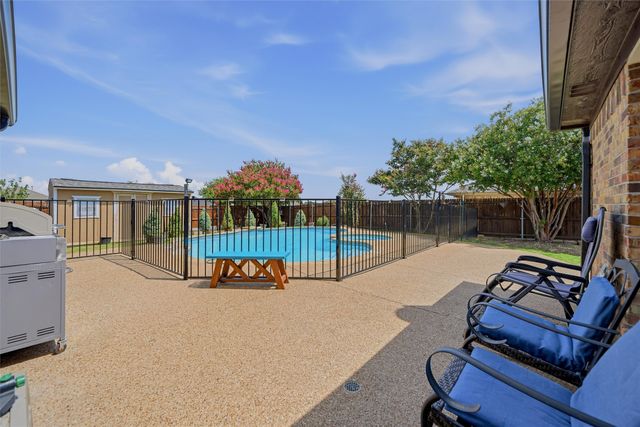 405 Deauville Drive, Fort Worth, TX 76108