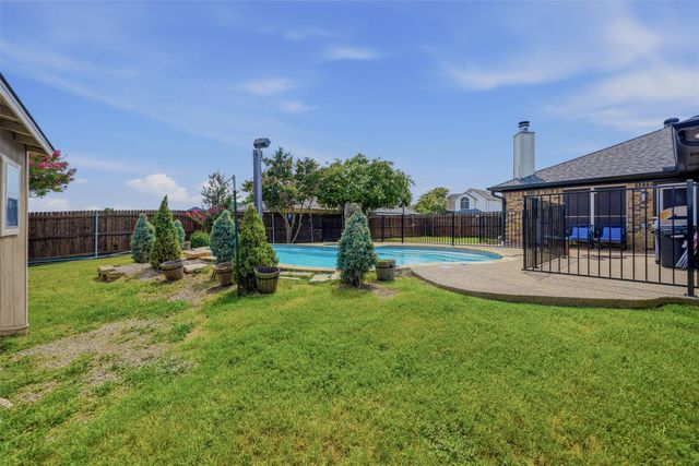 405 Deauville Drive, Fort Worth, TX 76108