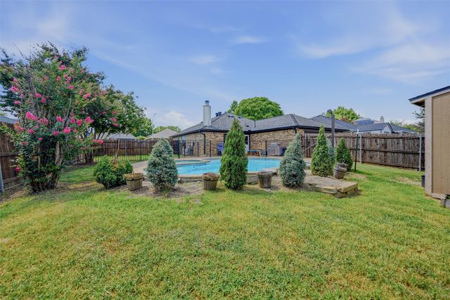 405 Deauville Drive, Fort Worth, TX 76108