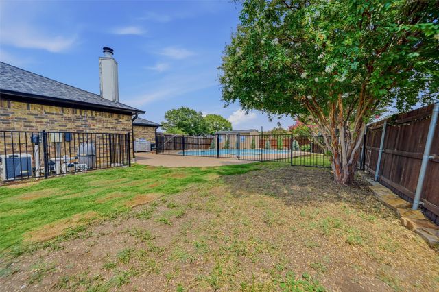 405 Deauville Drive, Fort Worth, TX 76108