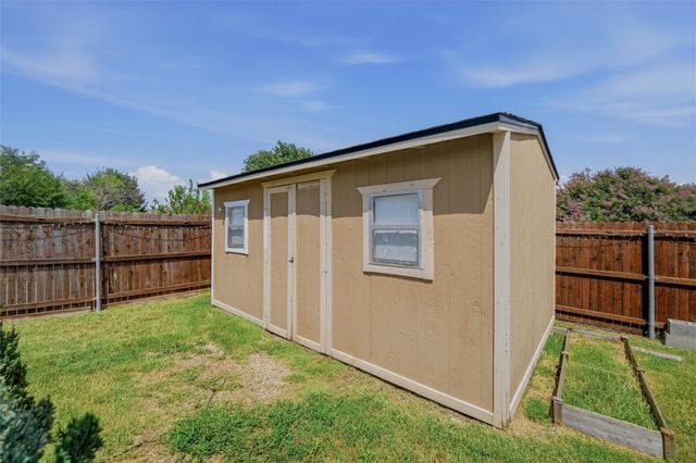 405 Deauville Drive, Fort Worth, TX 76108