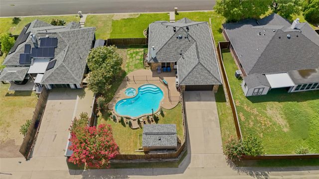 405 Deauville Drive, Fort Worth, TX 76108