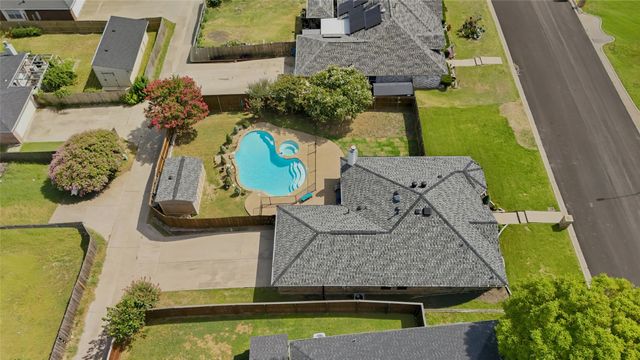 405 Deauville Drive, Fort Worth, TX 76108