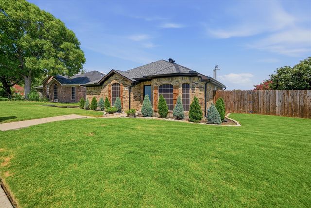 405 Deauville Drive, Fort Worth, TX 76108