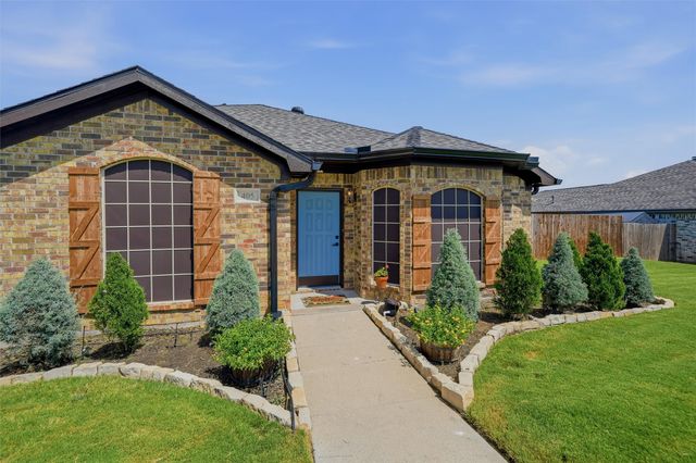 405 Deauville Drive, Fort Worth, TX 76108