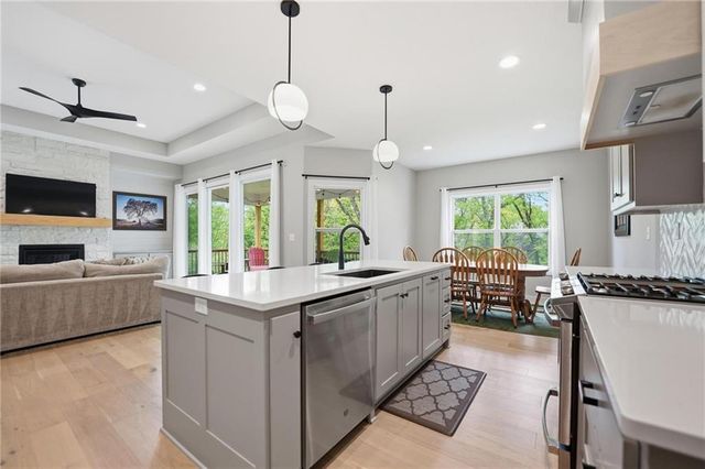 812 Foxglove Lane, Kearney, MO 64060