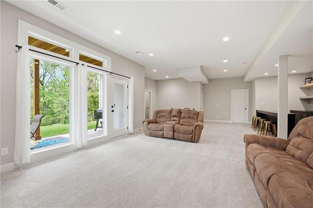 812 Foxglove Lane, Kearney, MO 64060