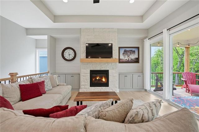 812 Foxglove Lane, Kearney, MO 64060