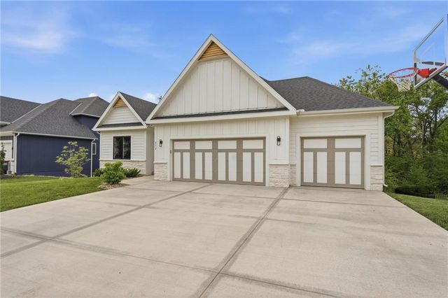 812 Foxglove Lane, Kearney, MO 64060