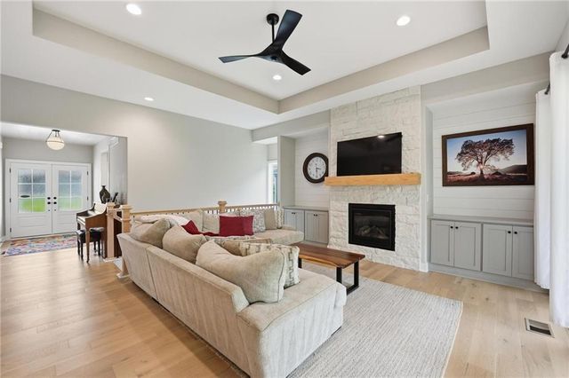 812 Foxglove Lane, Kearney, MO 64060
