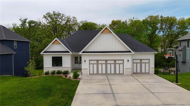 812 Foxglove Lane, Kearney, MO 64060