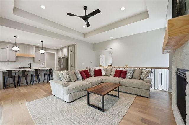 812 Foxglove Lane, Kearney, MO 64060