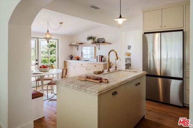 1410 Stanford Drive, Glendale, CA 91205