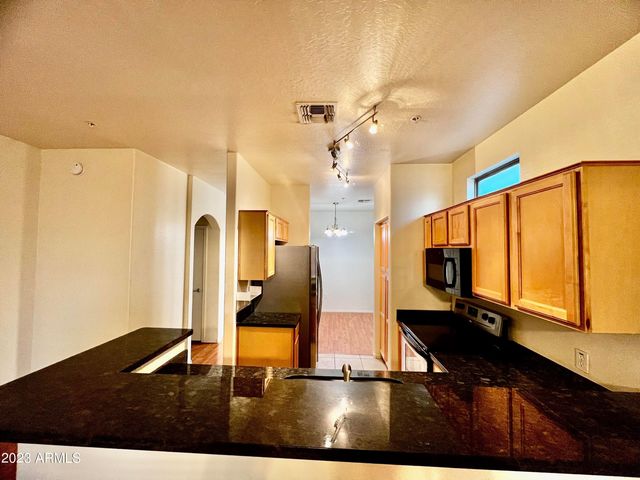 2250 E Deer Valley Road Unit 21, Phoenix, AZ 85024