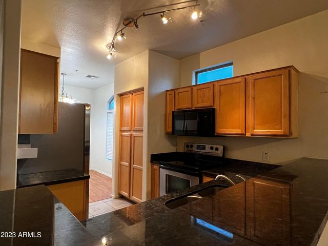 2250 E Deer Valley Road Unit 21, Phoenix, AZ 85024