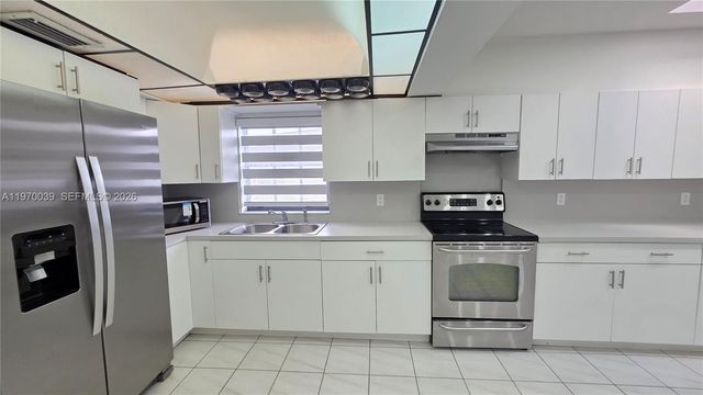 3041 NW 16th St, Miami, FL 33125