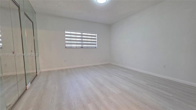 3041 NW 16th St, Miami, FL 33125