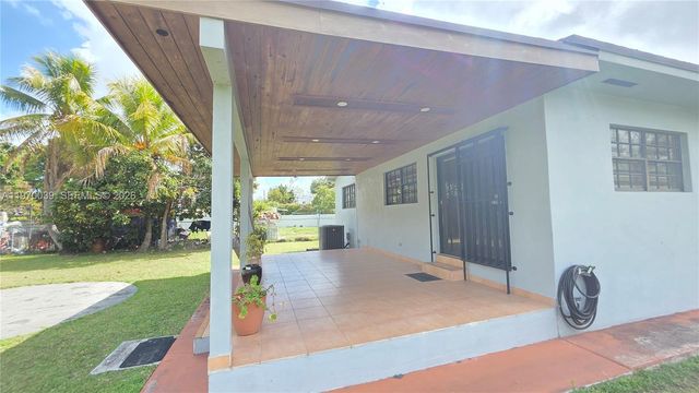 3041 NW 16th St, Miami, FL 33125