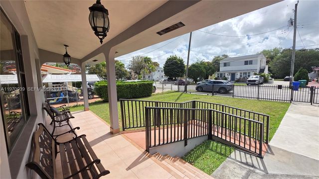 3041 NW 16th St, Miami, FL 33125