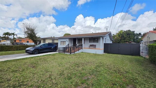 3041 NW 16th St, Miami, FL 33125