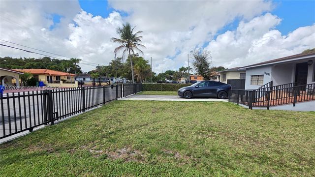 3041 NW 16th St, Miami, FL 33125