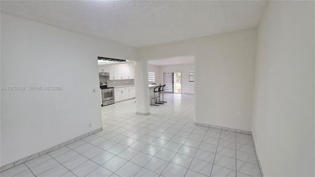 3041 NW 16th St, Miami, FL 33125