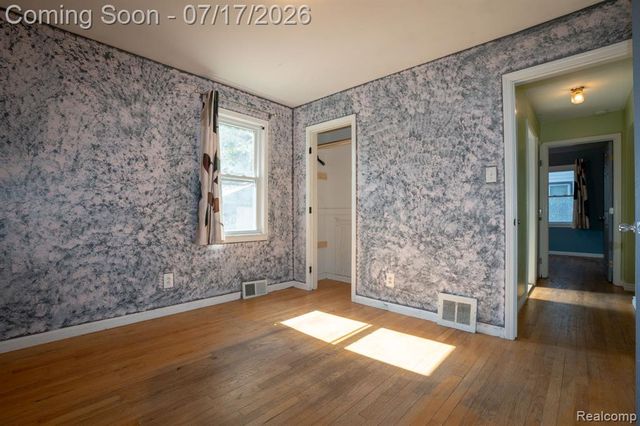 18641 Sumner, Redford, MI 48240