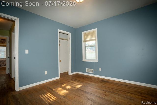 18641 Sumner, Redford, MI 48240