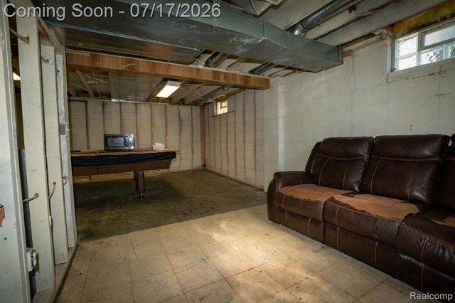 18641 Sumner, Redford, MI 48240