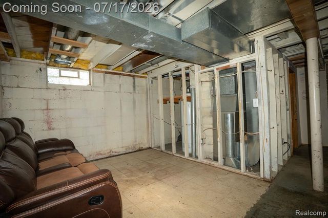 18641 Sumner, Redford, MI 48240