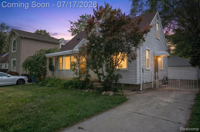 18641 Sumner, Redford, MI 48240